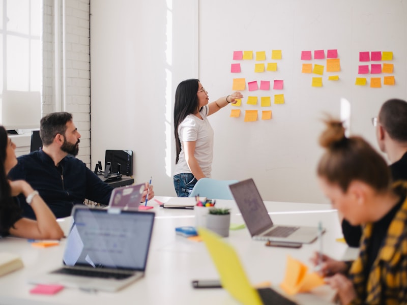 Equipo de Balety analizando productos y estrategias de distribución mayorista